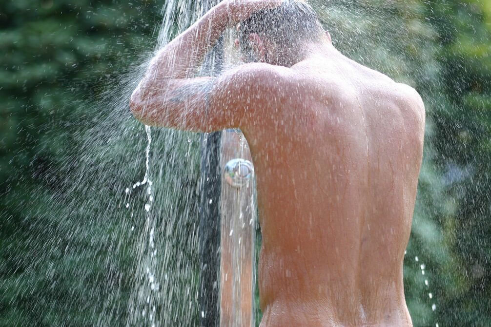 Pirms vingrošanas dzimumlocekļa palielināšanai ir jāieiet sildošā dušā
